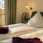 Berggluehen Apartman